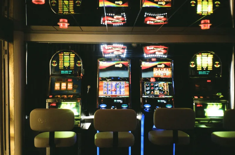 Wired to Spin: The Brain Science Behind Why Almost-Wins Keep You Glued to the Reels